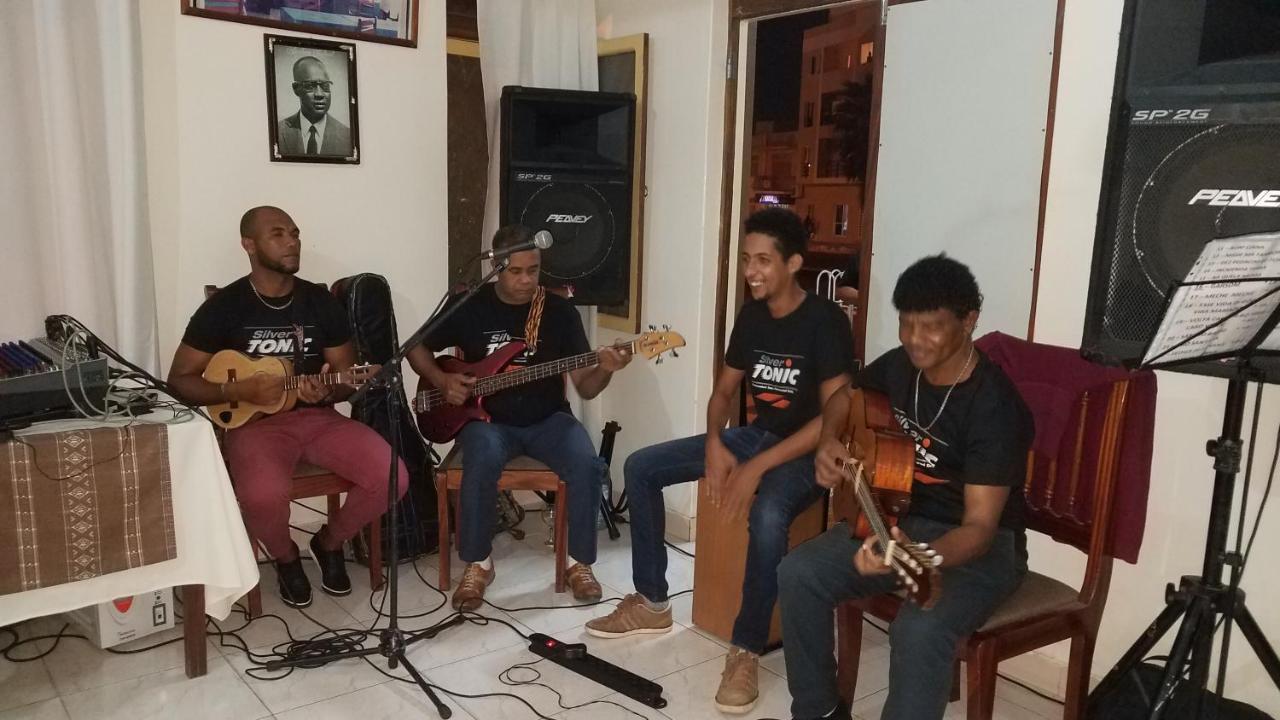 Chez Loutcha Residencial Hotel Mindelo Bagian luar foto