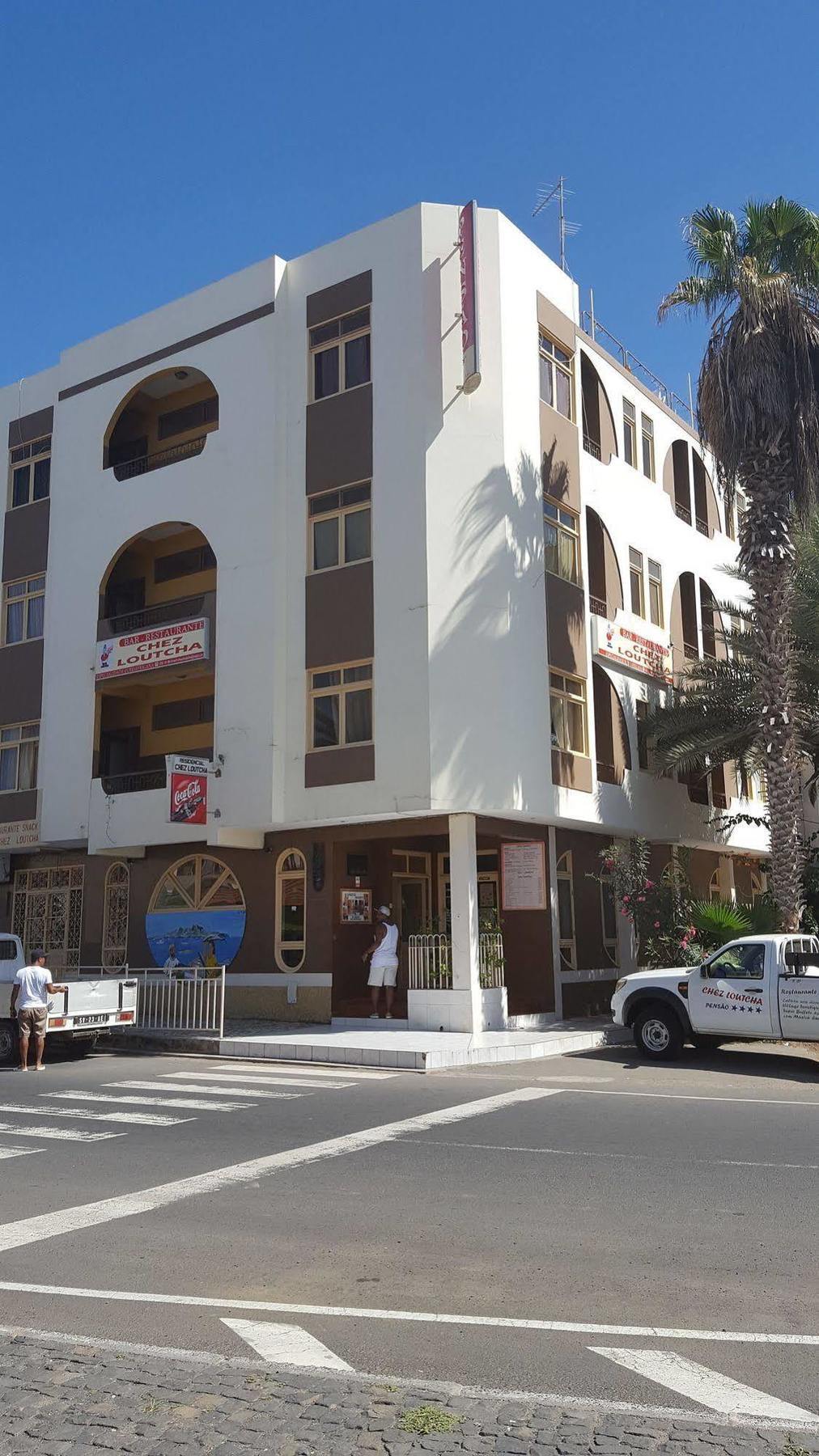 Chez Loutcha Residencial Hotel Mindelo Bagian luar foto