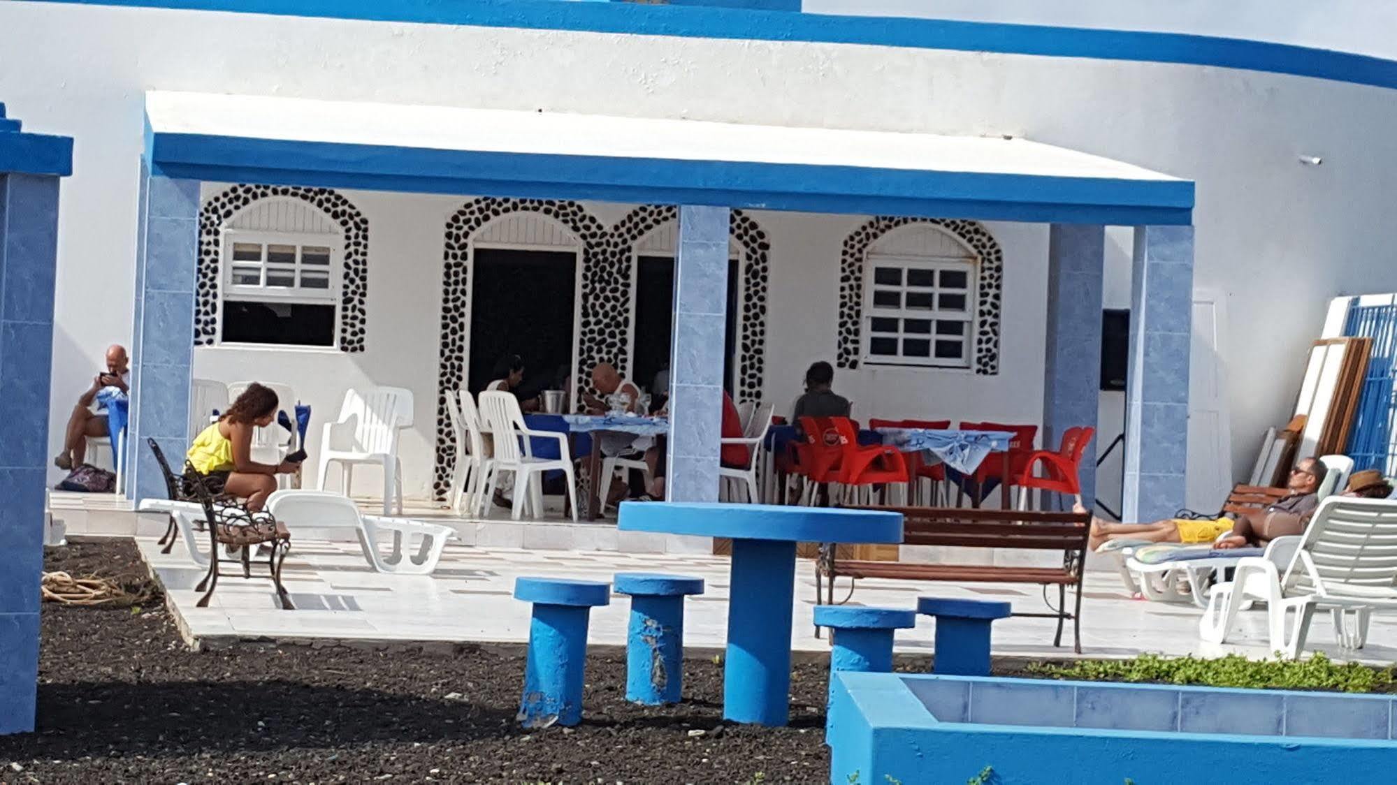 Chez Loutcha Residencial Hotel Mindelo Bagian luar foto