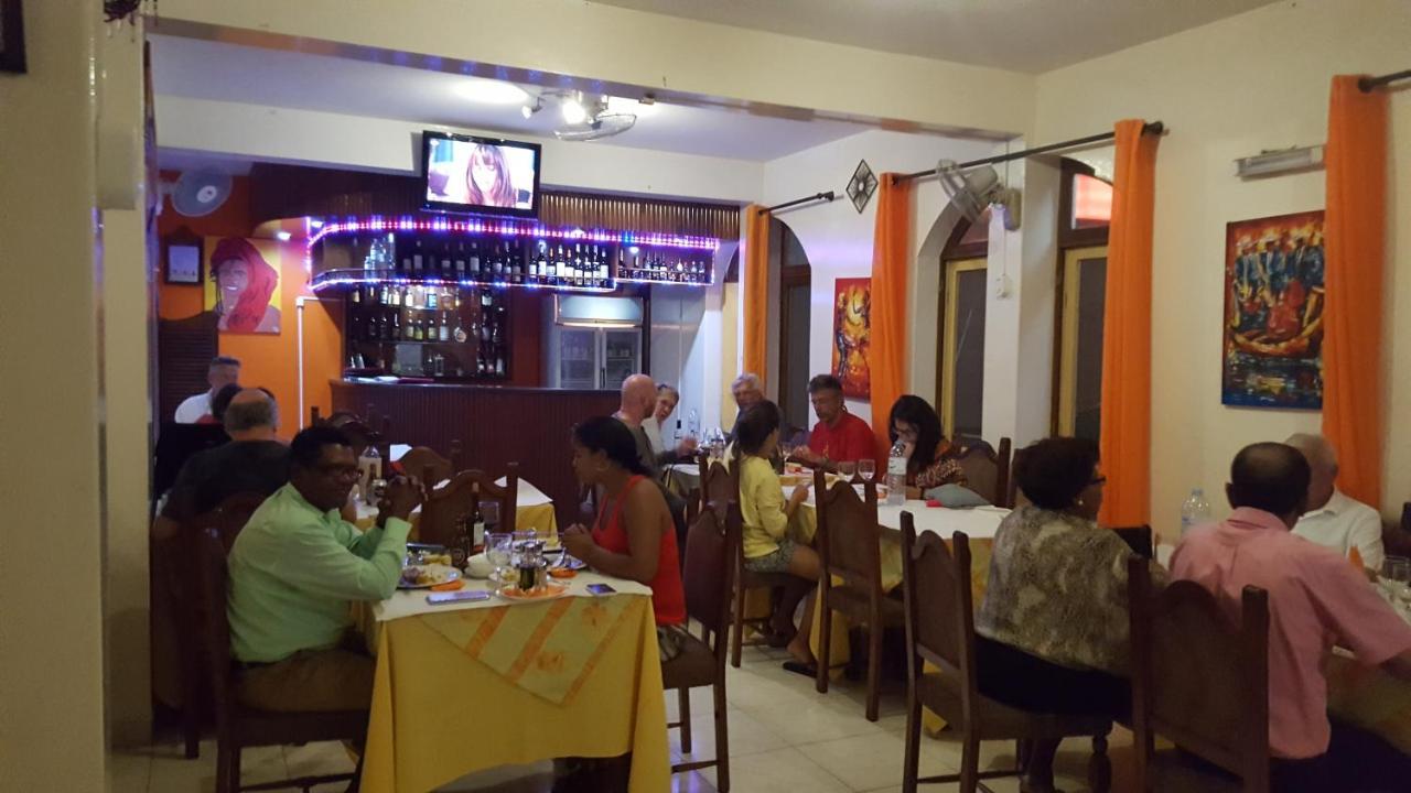 Chez Loutcha Residencial Hotel Mindelo Bagian luar foto